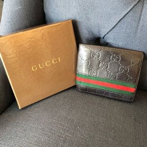Gucci mens wallet.